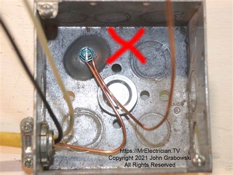 do plastic junction boxes need to be grounded|do plastic boxes need grounding.